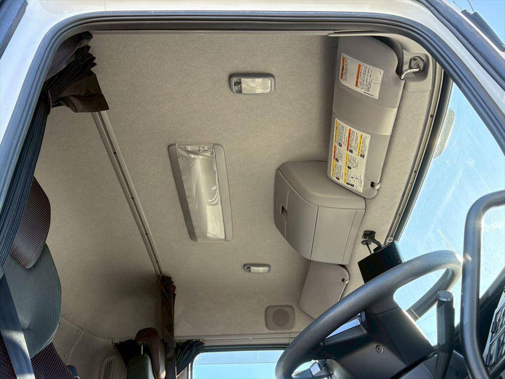 UDトラックスクオンダンプ大型（10t）[写真24]