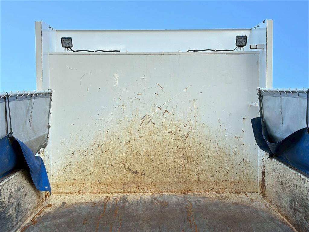 UDトラックスクオンダンプ大型（10t）[写真07]