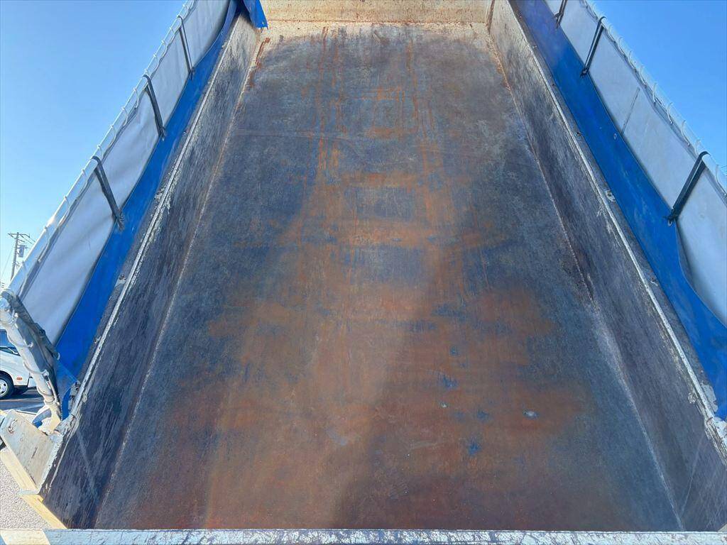 UDトラックスクオンダンプ大型（10t）[写真08]