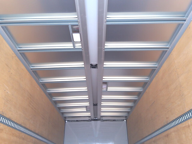 いすゞフォワードアルミウイング中型（4t）[写真20]