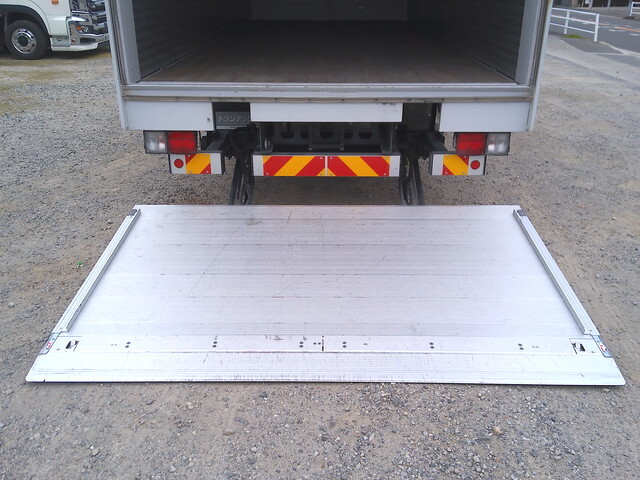 いすゞフォワードアルミウイング中型（4t）[写真05]