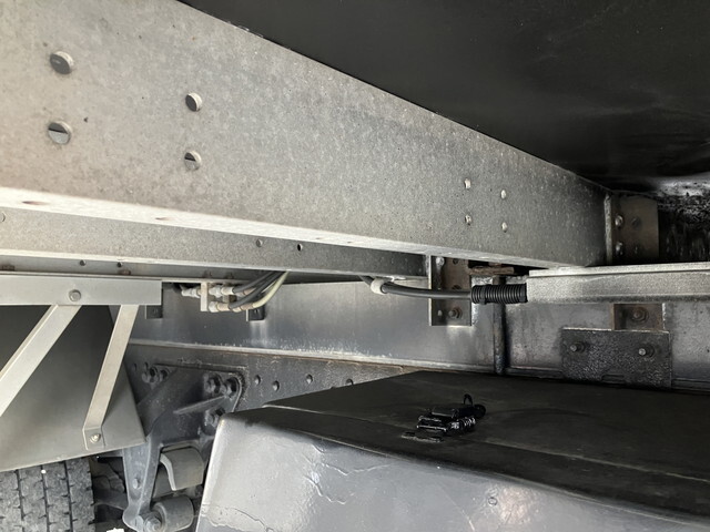 UDトラックスコンドルアルミウイング増トン（6t・8t）[写真26]