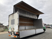 UDトラックスコンドルアルミウイング増トン（6t・8t）[写真02]