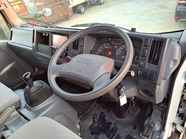 いすゞエルフセルフクレーン3段小型（2t・3t）[写真12]