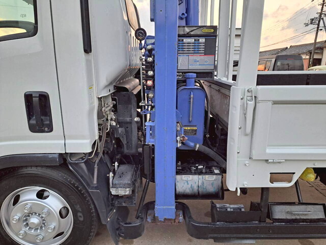 いすゞエルフセルフクレーン3段小型（2t・3t）[写真18]