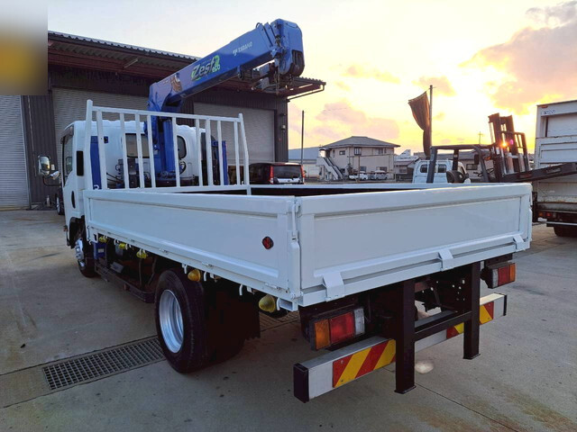 いすゞエルフセルフクレーン3段小型（2t・3t）[写真02]