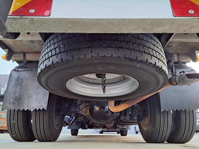 いすゞエルフセルフクレーン3段小型（2t・3t）[写真29]