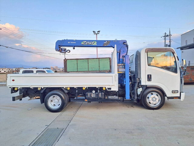 いすゞエルフセルフクレーン3段小型（2t・3t）[写真07]