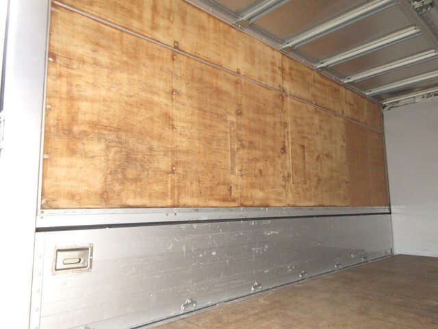 三菱ふそうキャンターアルミウイング小型（2t・3t）[写真10]