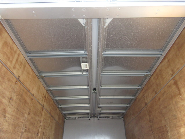 三菱ふそうキャンターアルミウイング小型（2t・3t）[写真12]