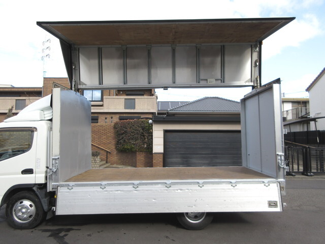 三菱ふそうキャンターアルミウイング小型（2t・3t）[写真13]