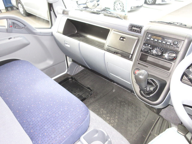 三菱ふそうキャンターアルミウイング小型（2t・3t）[写真28]