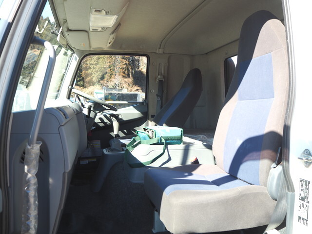 三菱ふそうファイタークレーン4段中型（4t）[写真32]