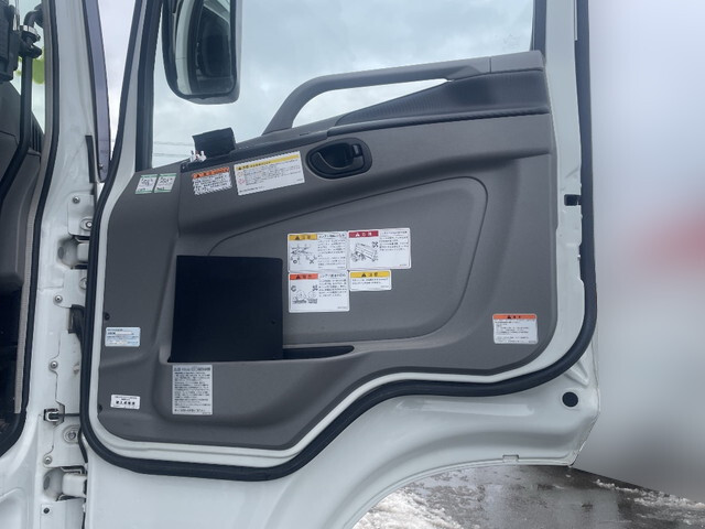 三菱ふそうスーパーグレートコンテナ専用車大型（10t）[写真26]