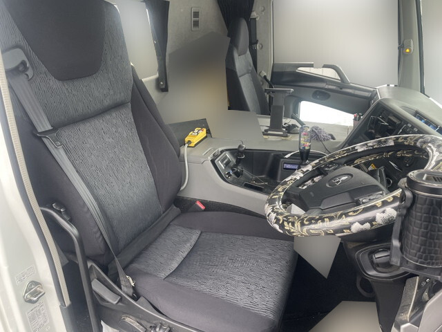 三菱ふそうスーパーグレートコンテナ専用車大型（10t）[写真28]