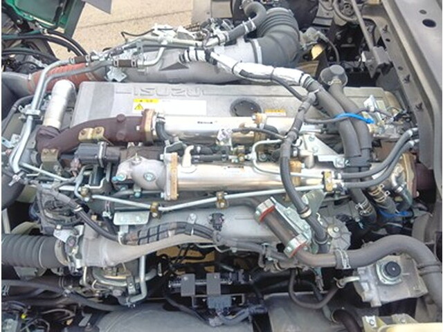 いすゞギガトレーラーヘッド（トラクターヘッド）大型（10t）[写真18]