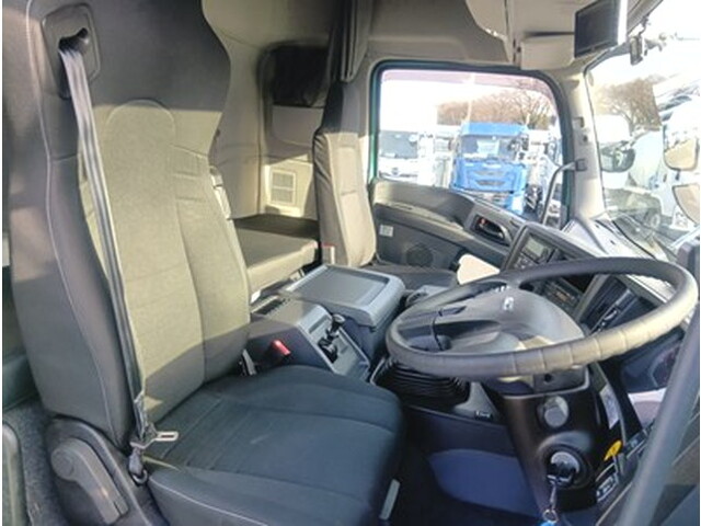 いすゞギガトレーラーヘッド（トラクターヘッド）大型（10t）[写真23]