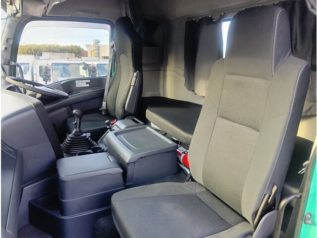 いすゞギガトレーラーヘッド（トラクターヘッド）大型（10t）[写真24]