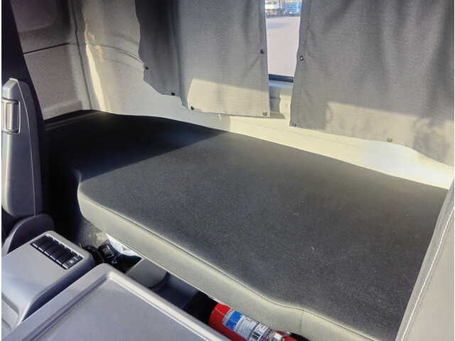 いすゞギガトレーラーヘッド（トラクターヘッド）大型（10t）[写真25]