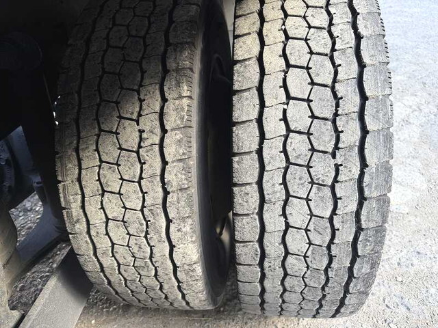 日野プロフィア平ボディ大型（10t）[写真17]