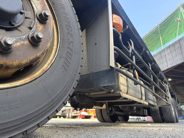 日野プロフィア平ボディ大型（10t）[写真21]