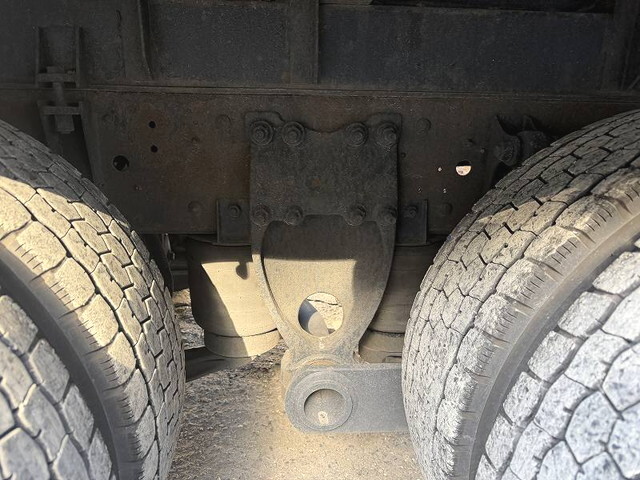 日野プロフィア平ボディ大型（10t）[写真23]