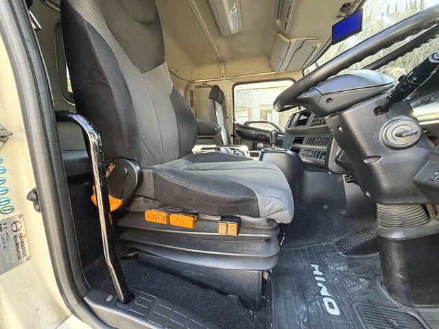 日野プロフィア平ボディ大型（10t）[写真27]