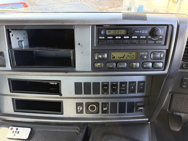 日野プロフィア平ボディ大型（10t）[写真32]