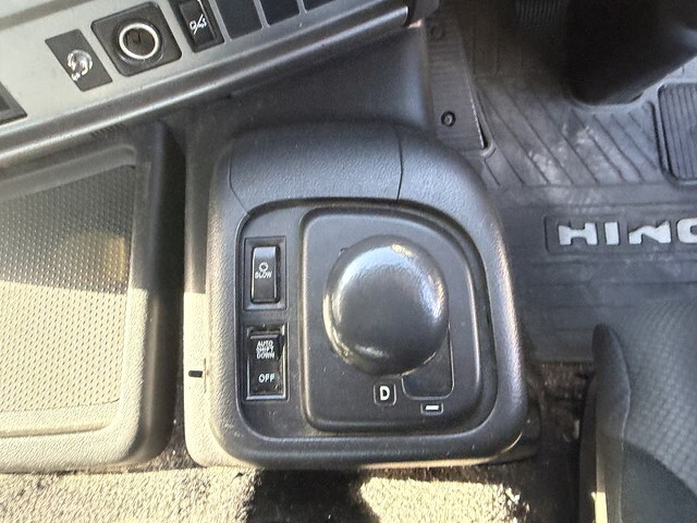 日野プロフィア平ボディ大型（10t）[写真33]