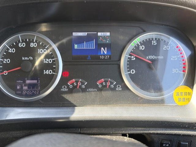 日野プロフィア平ボディ大型（10t）[写真35]