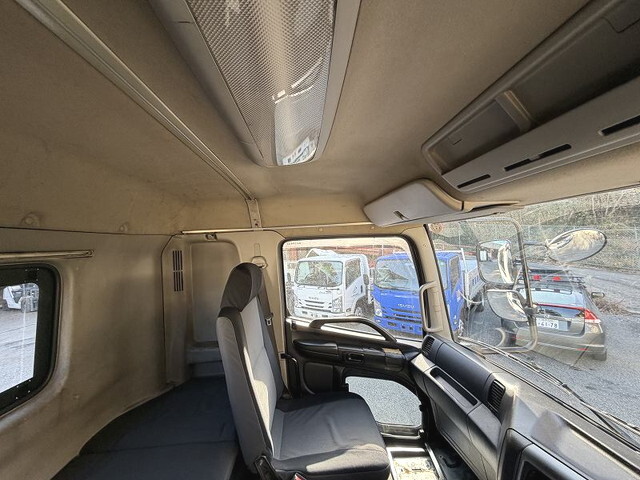 日野プロフィア平ボディ大型（10t）[写真38]