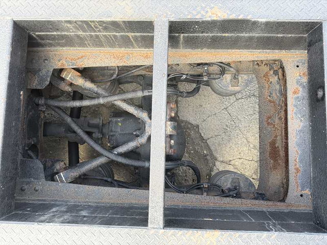 日野プロフィア平ボディ大型（10t）[写真08]