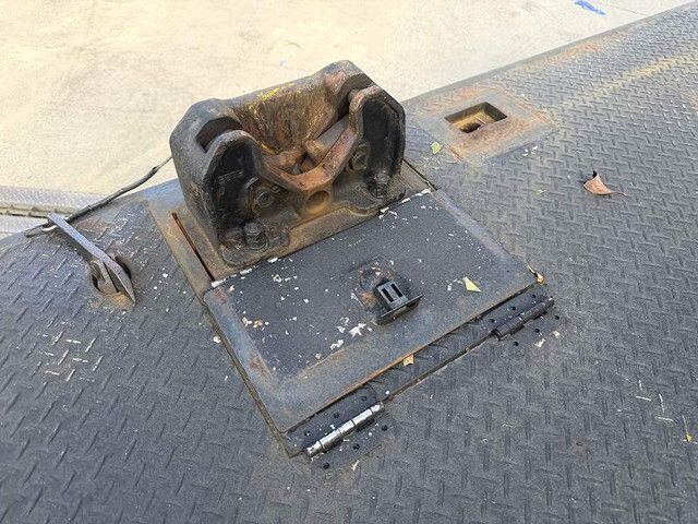 日野プロフィア平ボディ大型（10t）[写真09]