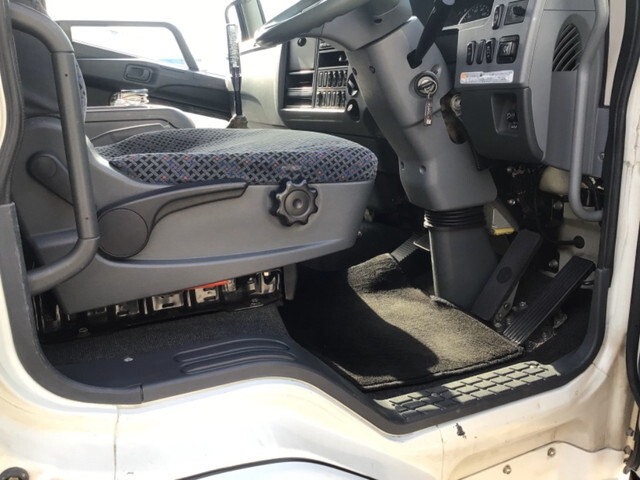 三菱ふそうファイターアルミウイング中型（4t）[写真26]