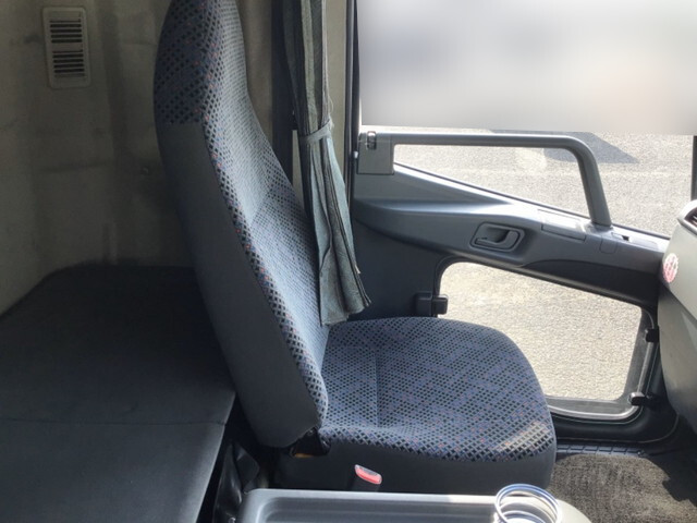 三菱ふそうファイターアルミウイング中型（4t）[写真27]