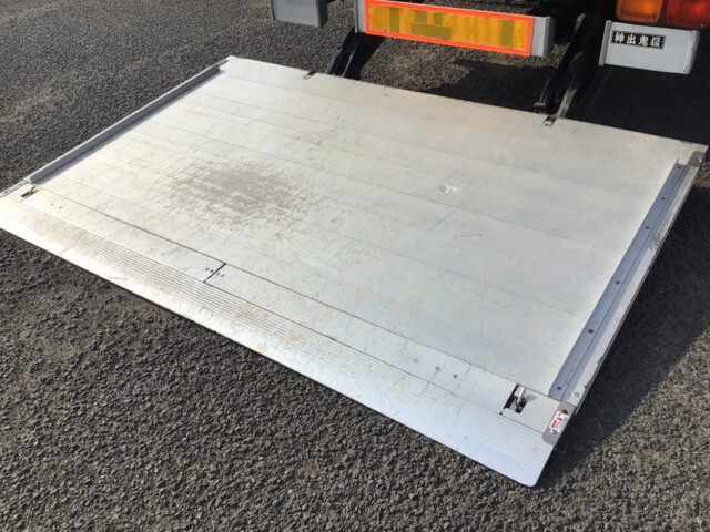 三菱ふそうファイターアルミウイング中型（4t）[写真08]