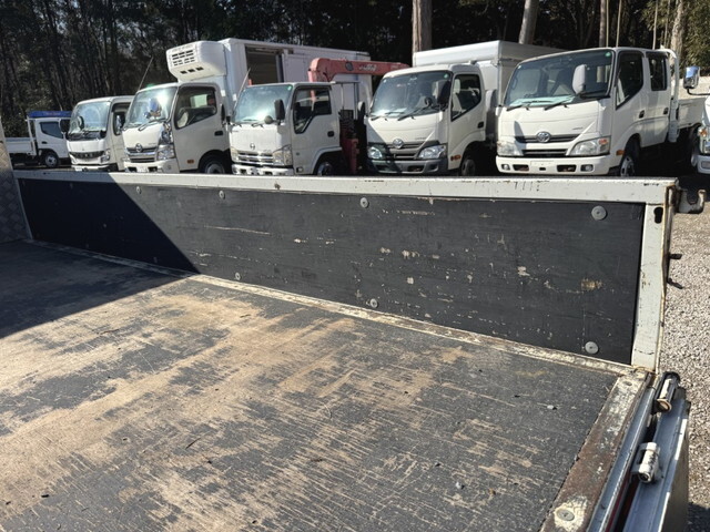 三菱ふそうキャンター平ボディ小型（2t・3t）[写真12]