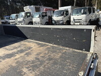 三菱ふそうキャンター平ボディ小型（2t・3t）[写真13]