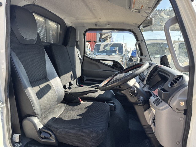 三菱ふそうキャンター平ボディ小型（2t・3t）[写真13]