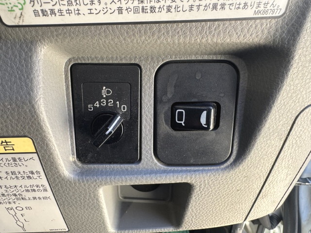 三菱ふそうキャンター平ボディ小型（2t・3t）[写真15]