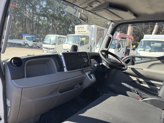 三菱ふそうキャンター平ボディ小型（2t・3t）[写真23]