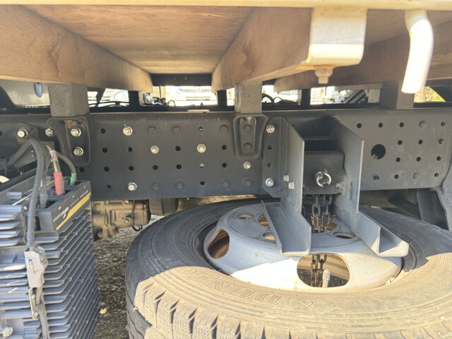 三菱ふそうキャンター平ボディ小型（2t・3t）[写真26]
