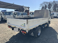 三菱ふそうキャンター平ボディ小型（2t・3t）[写真02]