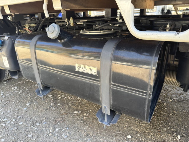 三菱ふそうキャンター平ボディ小型（2t・3t）[写真32]