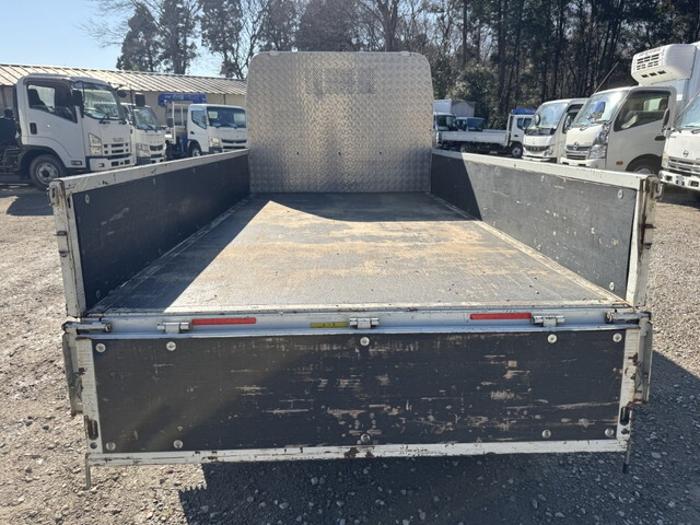 三菱ふそうキャンター平ボディ小型（2t・3t）[写真09]