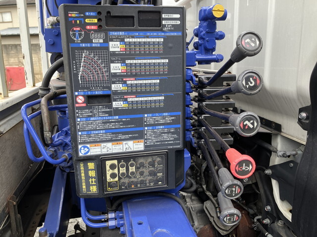 三菱ふそうキャンタークレーン5段小型（2t・3t）[写真19]