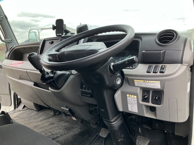 三菱ふそうキャンタークレーン5段小型（2t・3t）[写真31]