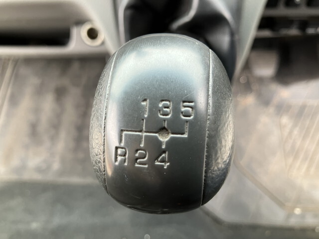 三菱ふそうキャンタークレーン5段小型（2t・3t）[写真34]