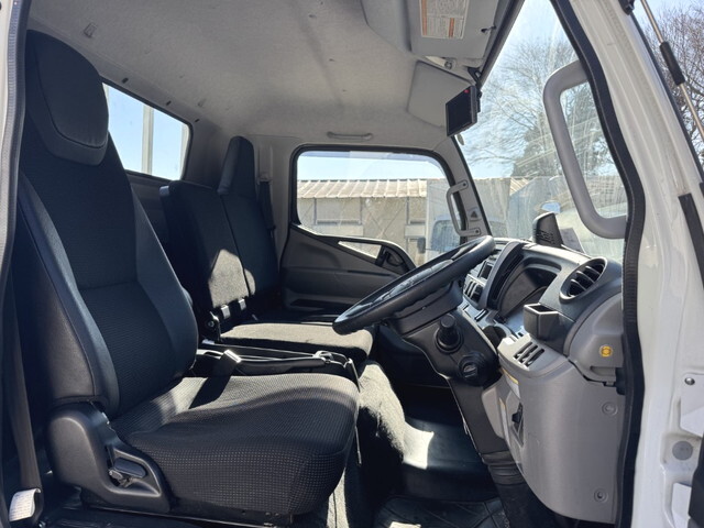 三菱ふそうキャンター平ボディ小型（2t・3t）[写真13]