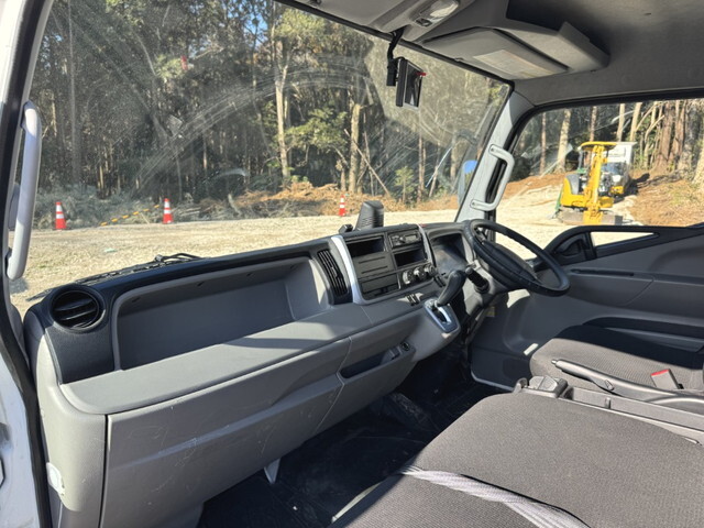 三菱ふそうキャンター平ボディ小型（2t・3t）[写真20]